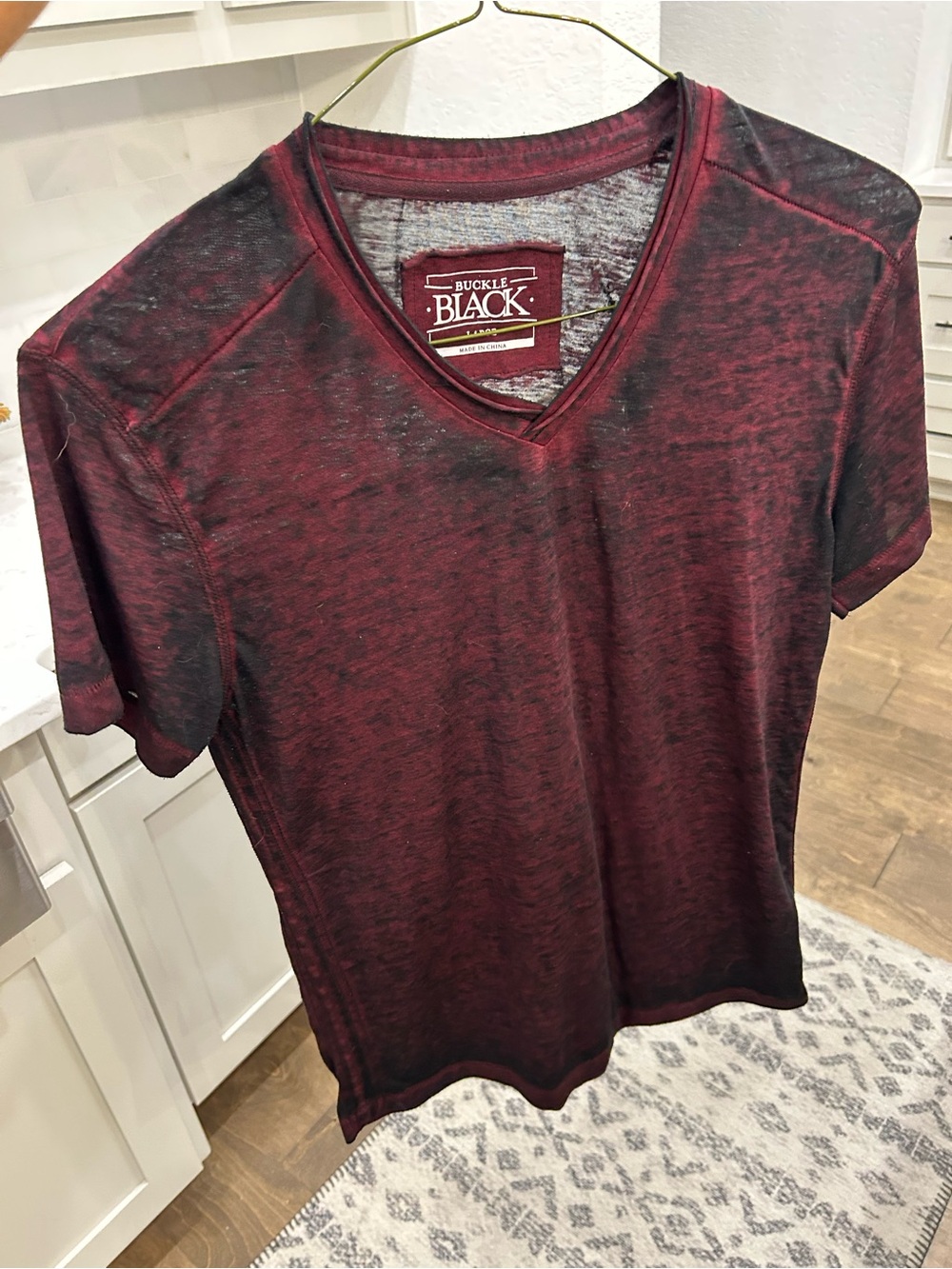 Men’s Buckke V-neck
